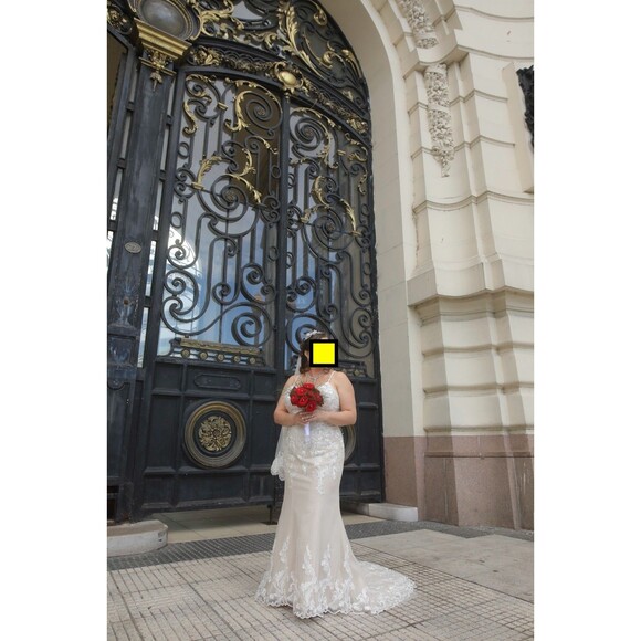 Wedding Dress Size 14 Ivory and Pink Embroidered Details Oleg Cassini - Picture 10 of 16